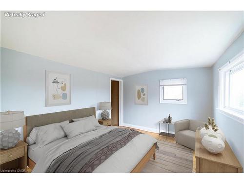 Upper-36 West 3Rd Street, Hamilton, ON - Indoor Photo Showing Bedroom
