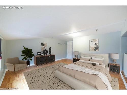 Upper-36 West 3Rd Street, Hamilton, ON - Indoor Photo Showing Bedroom