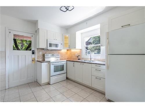 272 Stinson Crescent, Hamilton, ON - Indoor Photo Showing Kitchen With Double Sink