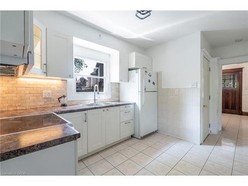 272 Stinson Crescent, Hamilton, ON - Indoor Photo Showing Kitchen
