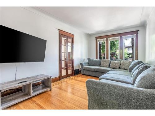 272 Stinson Crescent, Hamilton, ON - Indoor Photo Showing Living Room
