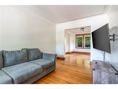 272 Stinson Crescent, Hamilton, ON - Indoor Photo Showing Living Room