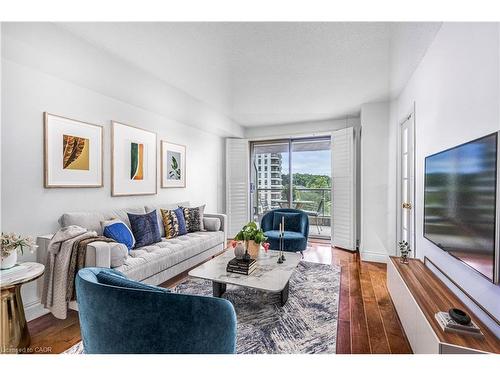 704-1800 The Collegeway, Mississauga, ON - Indoor Photo Showing Living Room