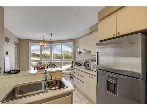 704-1800 The Collegeway, Mississauga, ON - Indoor Photo Showing Kitchen