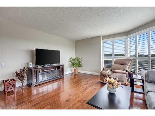 704-1800 The Collegeway, Mississauga, ON - Indoor Photo Showing Living Room