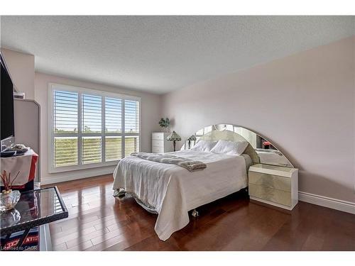 704-1800 The Collegeway, Mississauga, ON - Indoor Photo Showing Bedroom