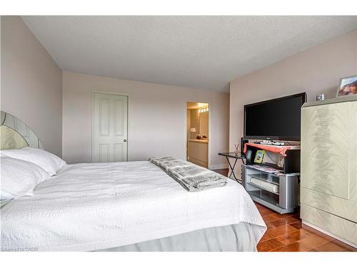 704-1800 The Collegeway, Mississauga, ON - Indoor Photo Showing Bedroom