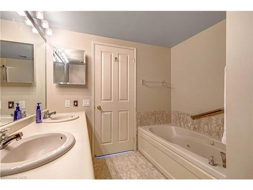 704-1800 The Collegeway, Mississauga, ON - Indoor Photo Showing Bathroom