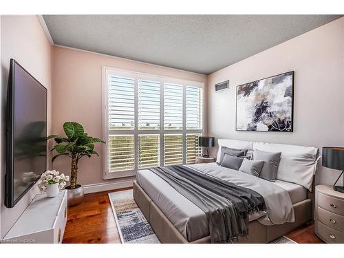 704-1800 The Collegeway, Mississauga, ON - Indoor Photo Showing Bedroom