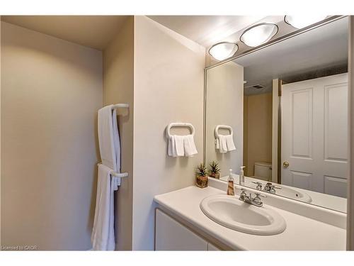 704-1800 The Collegeway, Mississauga, ON - Indoor Photo Showing Bathroom