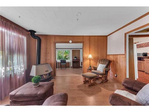 16 Broad Street, Port Dover, ON - Indoor Photo Showing Living Room