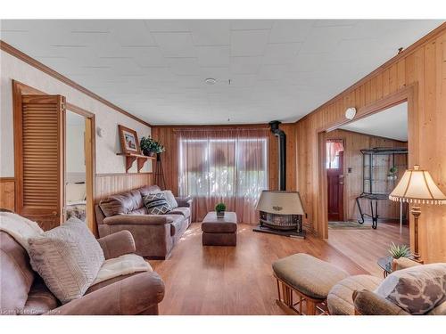 16 Broad Street, Port Dover, ON - Indoor Photo Showing Living Room