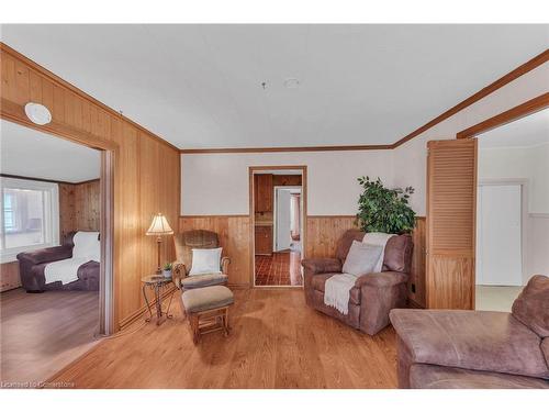 16 Broad Street, Port Dover, ON - Indoor Photo Showing Living Room