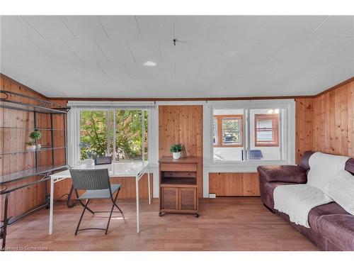 16 Broad Street, Port Dover, ON - Indoor Photo Showing Living Room