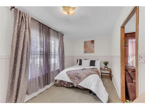 16 Broad Street, Port Dover, ON - Indoor Photo Showing Bedroom