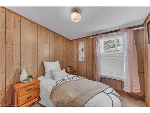 16 Broad Street, Port Dover, ON - Indoor Photo Showing Bedroom