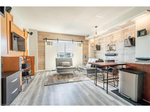 612-135 James Street S, Hamilton, ON - Indoor Photo Showing Kitchen