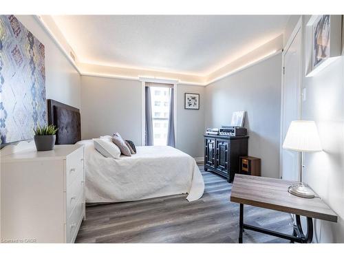 612-135 James Street S, Hamilton, ON - Indoor Photo Showing Bedroom