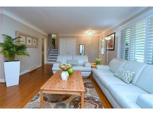 4131 Lorraine Crescent, Burlington, ON - Indoor Photo Showing Living Room