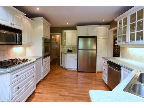 4131 Lorraine Crescent, Burlington, ON - Indoor Photo Showing Kitchen With Upgraded Kitchen