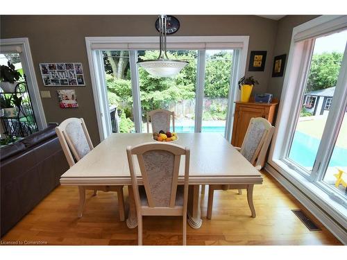 4131 Lorraine Crescent, Burlington, ON - Indoor Photo Showing Dining Room
