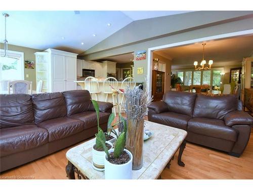 4131 Lorraine Crescent, Burlington, ON - Indoor Photo Showing Living Room