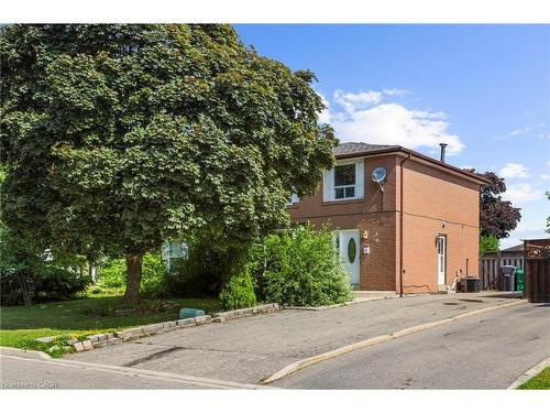 24 Fallingdale Crescent  Brampton, ON L6T 3J3