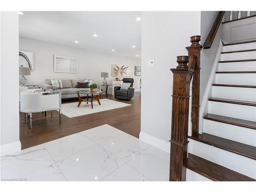 436 Goodram Drive, Burlington, ON - Indoor Photo Showing Other Room