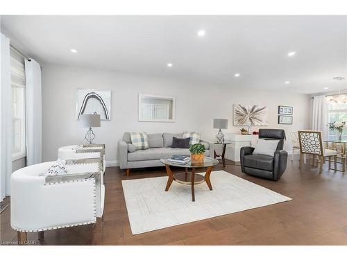 436 Goodram Drive, Burlington, ON - Indoor Photo Showing Living Room