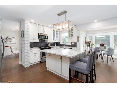 436 Goodram Drive, Burlington, ON - Indoor Photo Showing Kitchen With Upgraded Kitchen