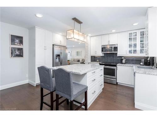 436 Goodram Drive, Burlington, ON - Indoor Photo Showing Kitchen With Upgraded Kitchen