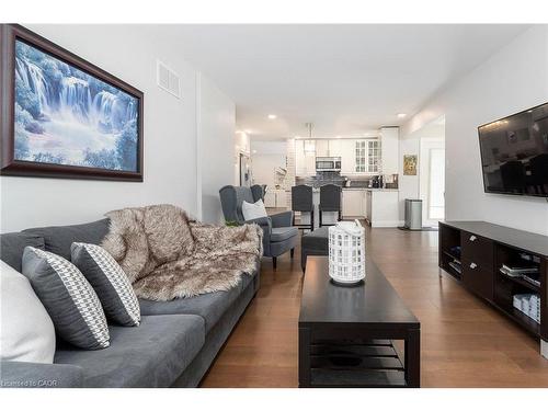 436 Goodram Drive, Burlington, ON - Indoor Photo Showing Living Room