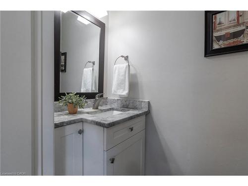 436 Goodram Drive, Burlington, ON - Indoor Photo Showing Bathroom