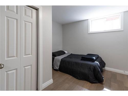 436 Goodram Drive, Burlington, ON - Indoor Photo Showing Bedroom