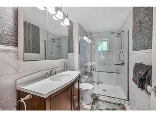 94 Sutherland Street W, Caledonia, ON - Indoor Photo Showing Bathroom