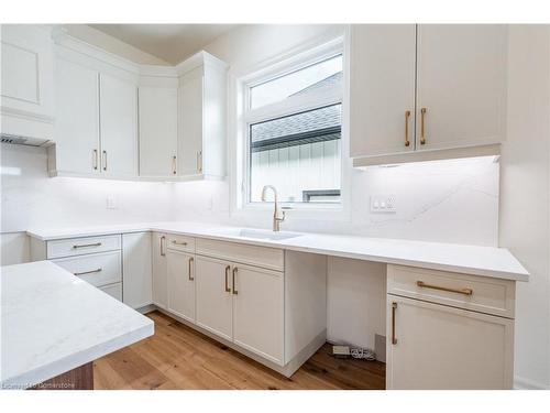 21 Oakley Drive, Niagara-On-The-Lake, ON - Indoor Photo Showing Kitchen