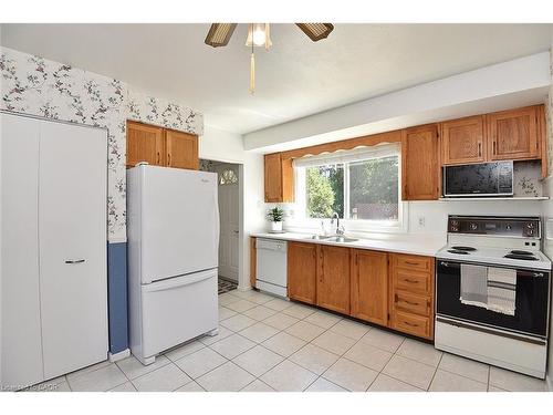 552 Hull Court, Burlington, ON - Indoor Photo Showing Kitchen With Double Sink