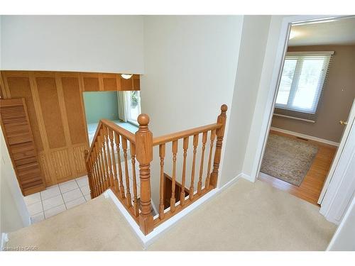 552 Hull Court, Burlington, ON - Indoor Photo Showing Other Room