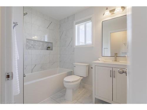 83 Benedict Place, Hamilton, ON - Indoor Photo Showing Bathroom