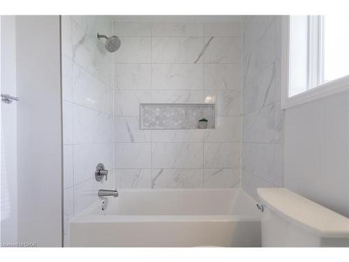 83 Benedict Place, Hamilton, ON - Indoor Photo Showing Bathroom