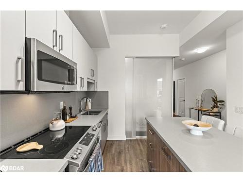 307-2007 James Street Street, Burlington, ON - Indoor Photo Showing Kitchen With Upgraded Kitchen