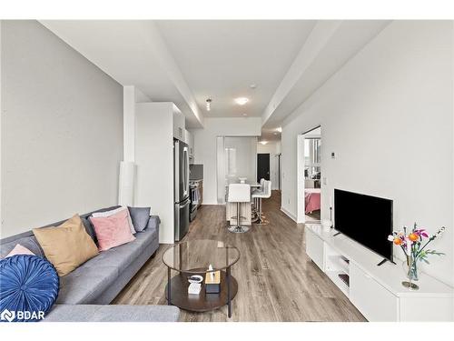 307-2007 James Street Street, Burlington, ON - Indoor Photo Showing Living Room