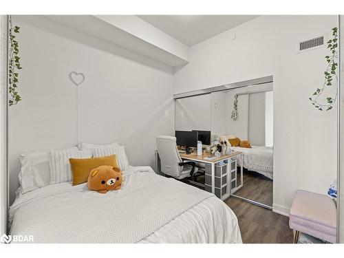 307-2007 James Street Street, Burlington, ON - Indoor Photo Showing Bedroom