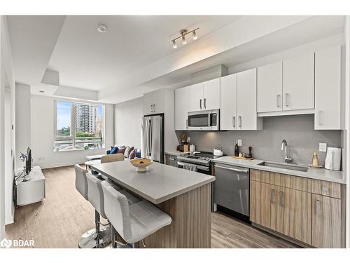 307-2007 James Street Street, Burlington, ON - Indoor Photo Showing Kitchen