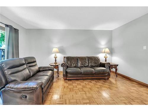 18-1460 Garth Street, Hamilton, ON - Indoor Photo Showing Living Room