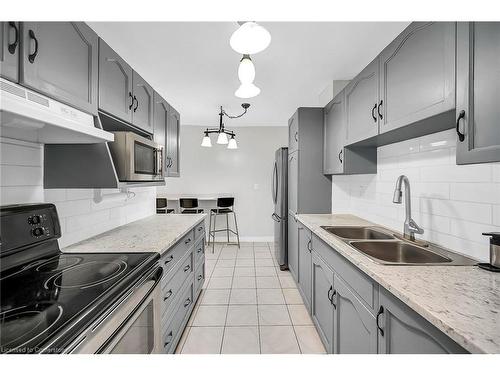 18-1460 Garth Street, Hamilton, ON - Indoor Photo Showing Kitchen With Double Sink With Upgraded Kitchen