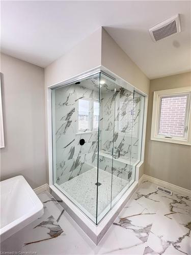 143 Klein Circle, Ancaster, ON - Indoor Photo Showing Bathroom