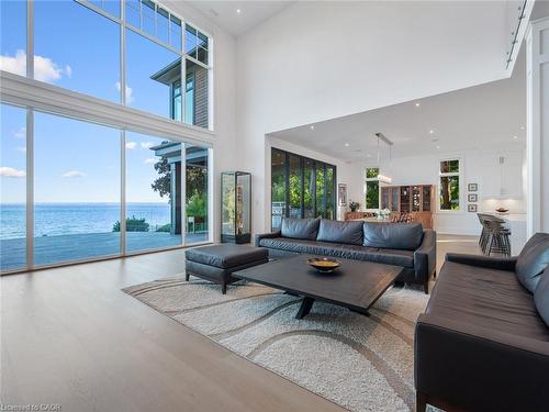 140 Secord Lane, Burlington, ON - Indoor Photo Showing Living Room