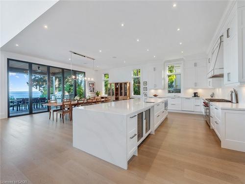 140 Secord Lane, Burlington, ON - Indoor Photo Showing Kitchen With Upgraded Kitchen