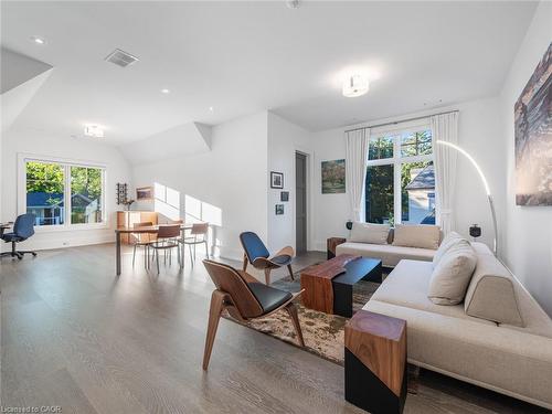 140 Secord Lane, Burlington, ON - Indoor Photo Showing Living Room